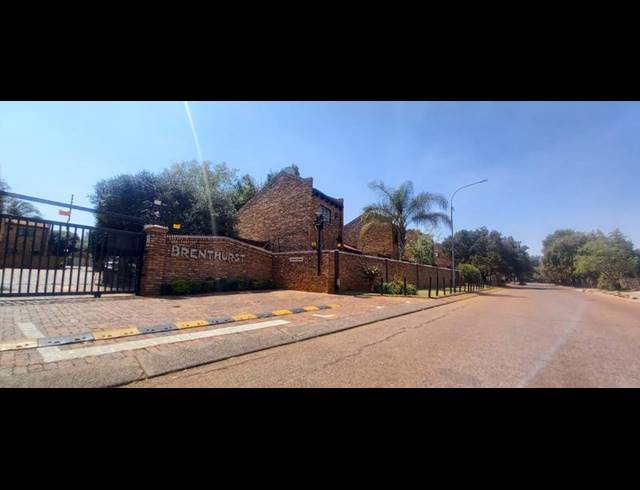 3 BEDROOM TOWNHOUSE FOR SALE IN DIE HOEWES